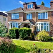 This impressive 4-bedroom house sits close to the centre of Sidmouth